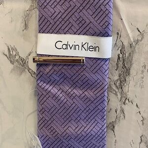 NWT, Men’s Calvin Klein Lilac Call Over Maze 100% Silk Tie Value $65